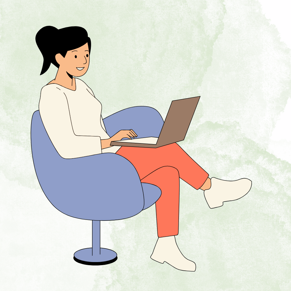 Uśmiechnięta kobieta pracująca przy biurku – symbol równowagi, zaangażowania i satysfakcji z pracy